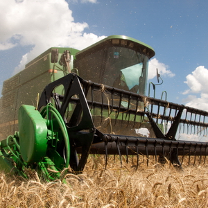 On agricultural equipment, FLO Automatic Lubrication Systems dispense frequent, small measured amounts of grease while equipment is operating, saving you an average of 30 minutes lubricating downtime per eight hour shift, increasing overall productivity and machine availability and utilization, while lowering on-going operating costs.